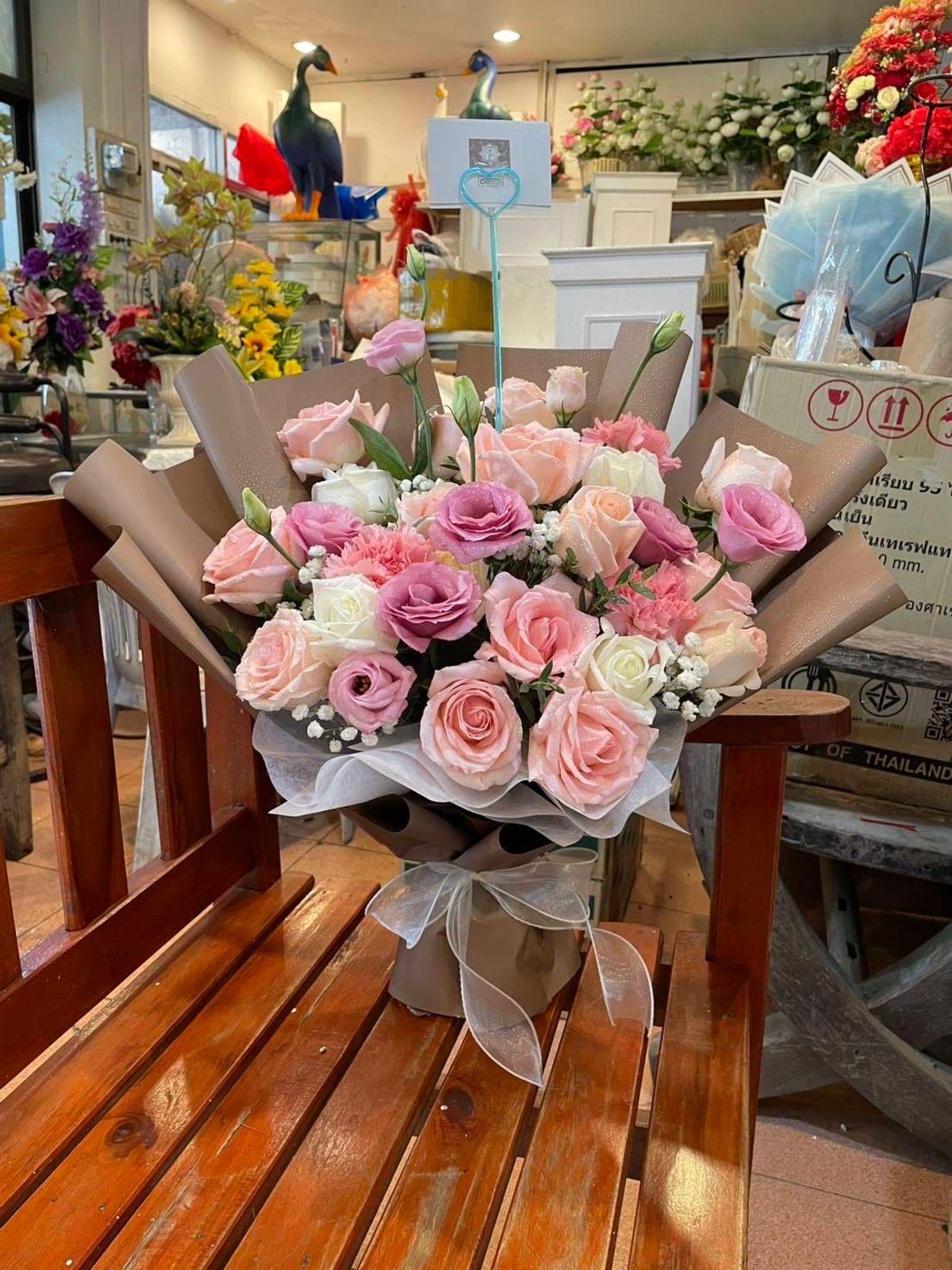A soft and romantic mixed bouquet in gentle pink and white tones. Perfect for anniversaries, birthdays, or expressing warm feelings. Elegant, light, and timeless.